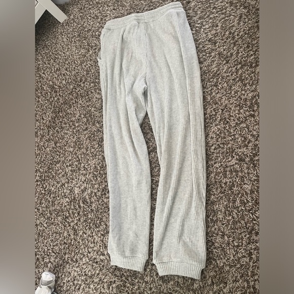 NWT Abercrombie & Fitch Lounge Cozy Rib Sweatpant in light grey - Picture 3 of 5